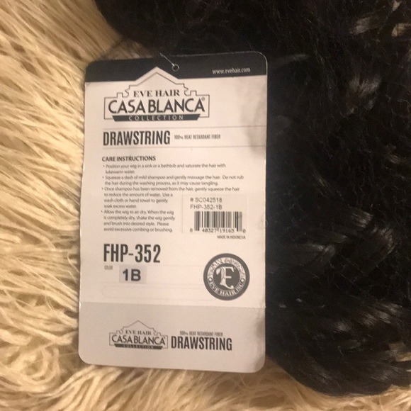 Draw string clip on ponytail - Picture 3 of 5